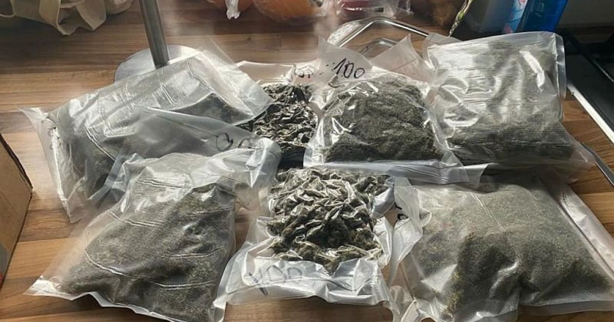 marihuana w plastikowych torbach