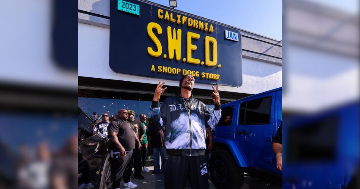 snoop dogg podczas otwarcia swojego pierwszego sklepu z marihuaną