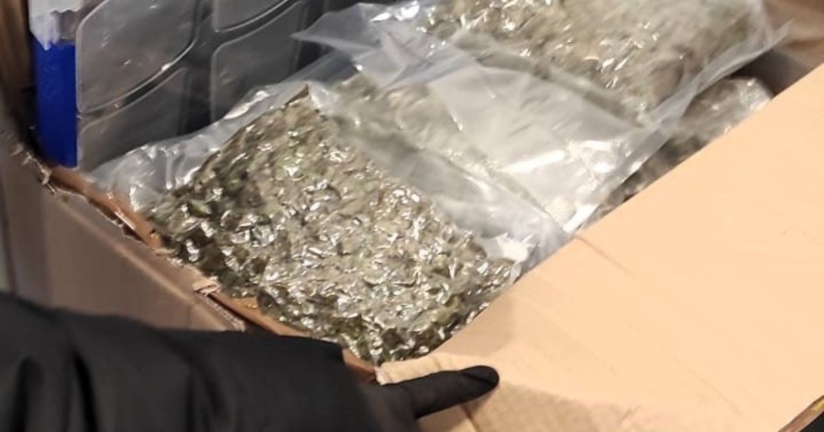 marihuana w paczce kurierskiej